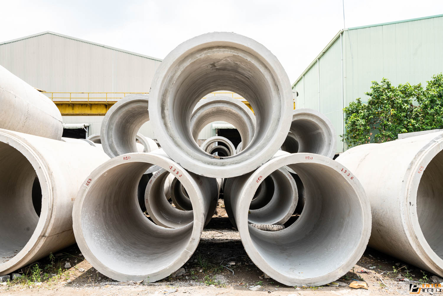 chup-brochure-doanh-nghiep-be-tong-minh-khoi-15-8294