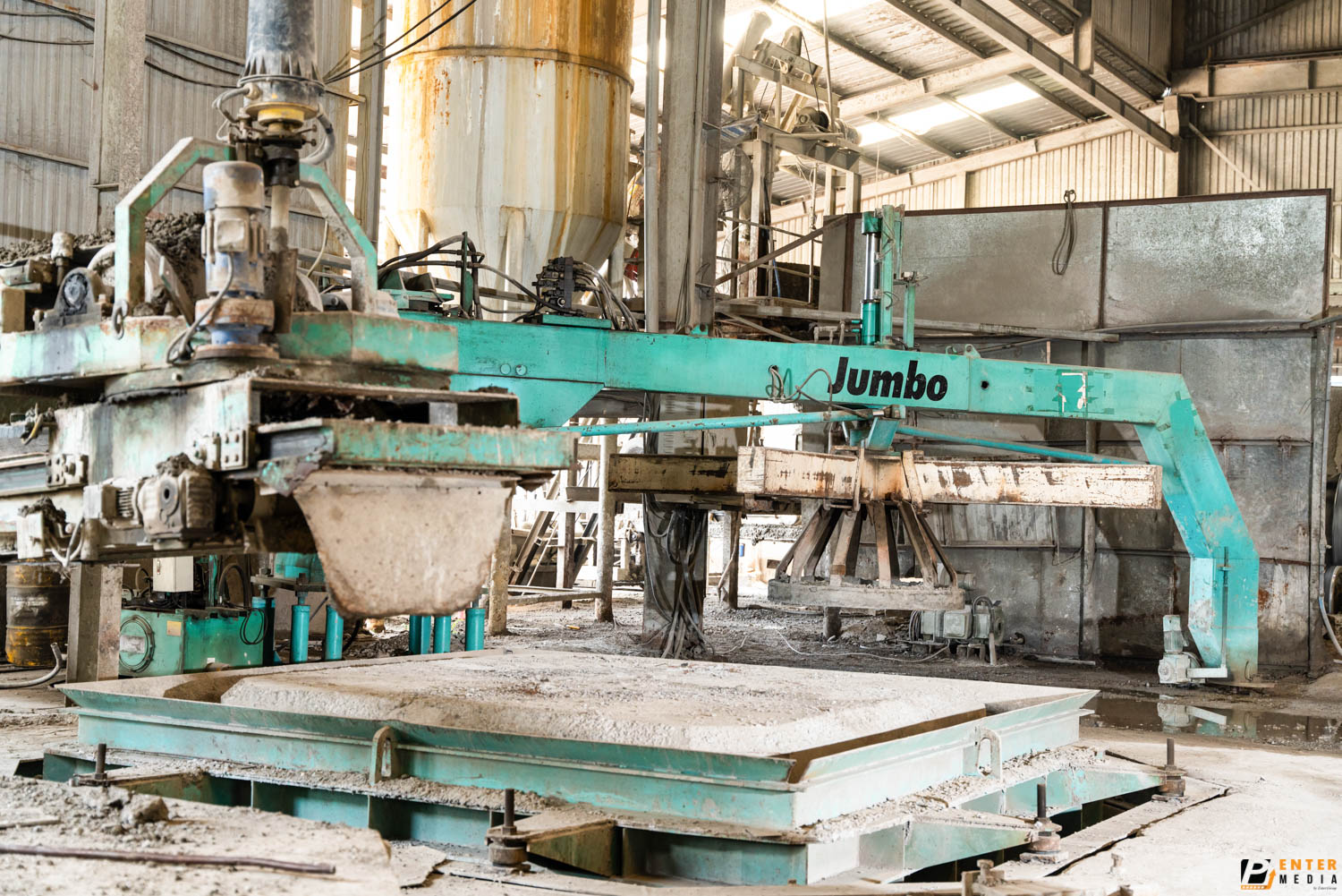 chup-brochure-doanh-nghiep-be-tong-minh-khoi-16-1685