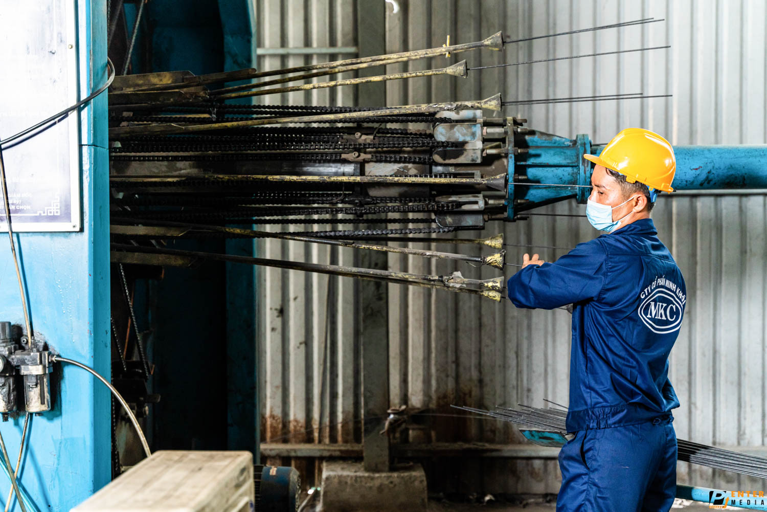 chup-brochure-doanh-nghiep-be-tong-minh-khoi-21-1752