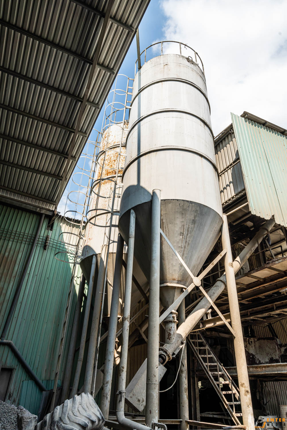 chup-brochure-doanh-nghiep-be-tong-minh-khoi-25-9472