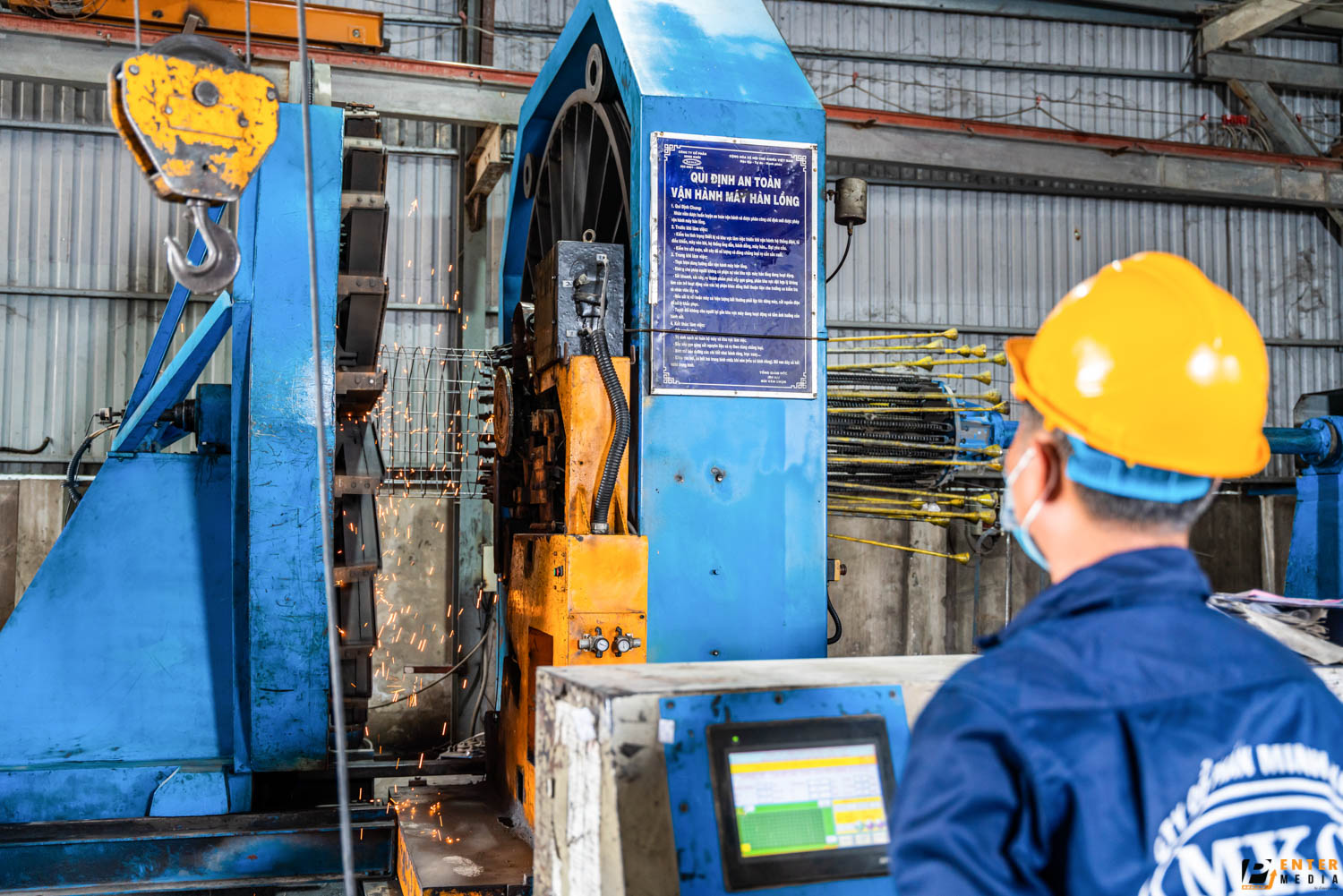 chup-brochure-doanh-nghiep-be-tong-minh-khoi-26-3610