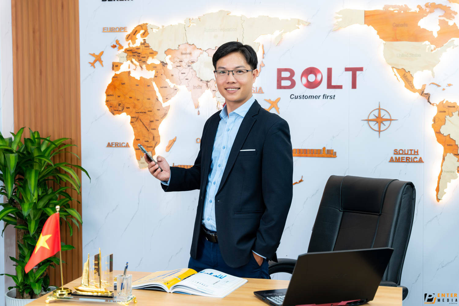 chup-brochure-doanh-nghiep-bold-vietnam-10-3806