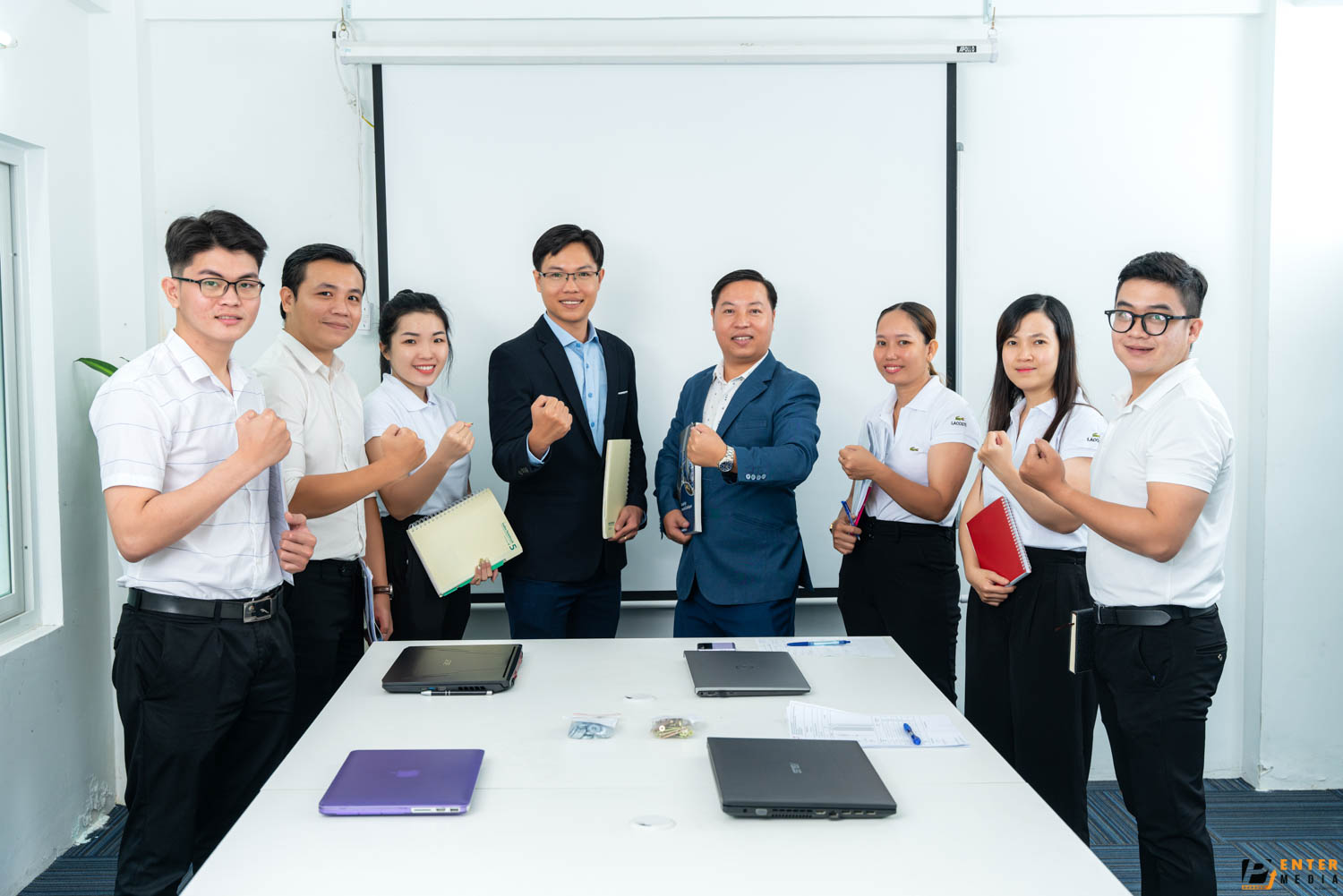 chup-brochure-doanh-nghiep-bold-vietnam-20-7529