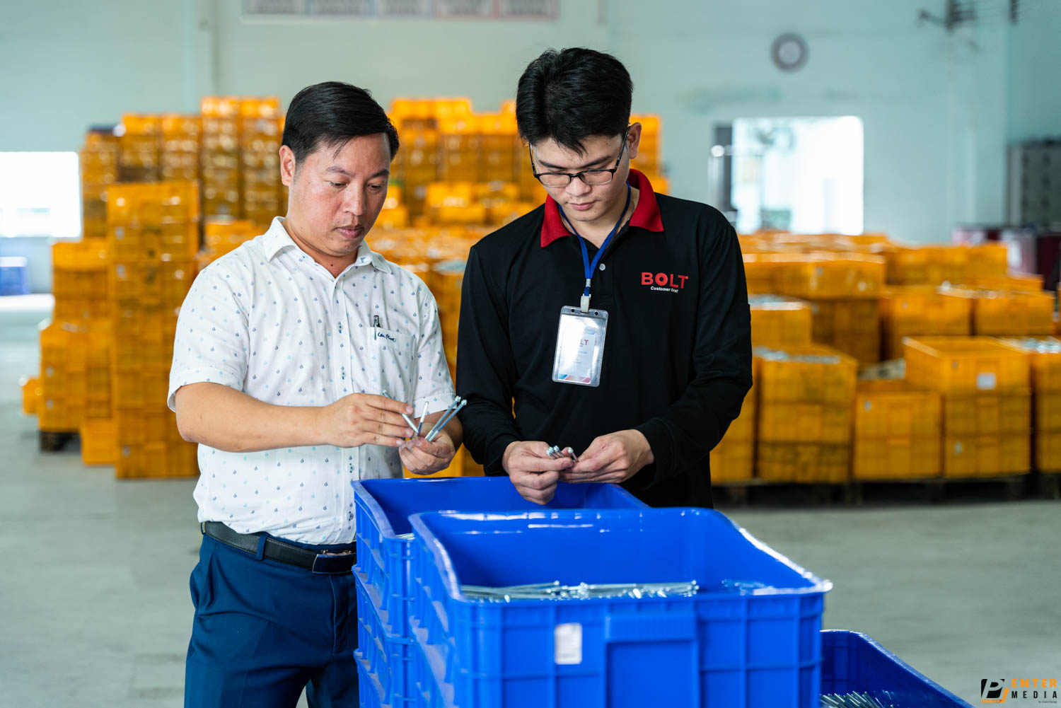 chup-brochure-doanh-nghiep-bold-vietnam-5-7446