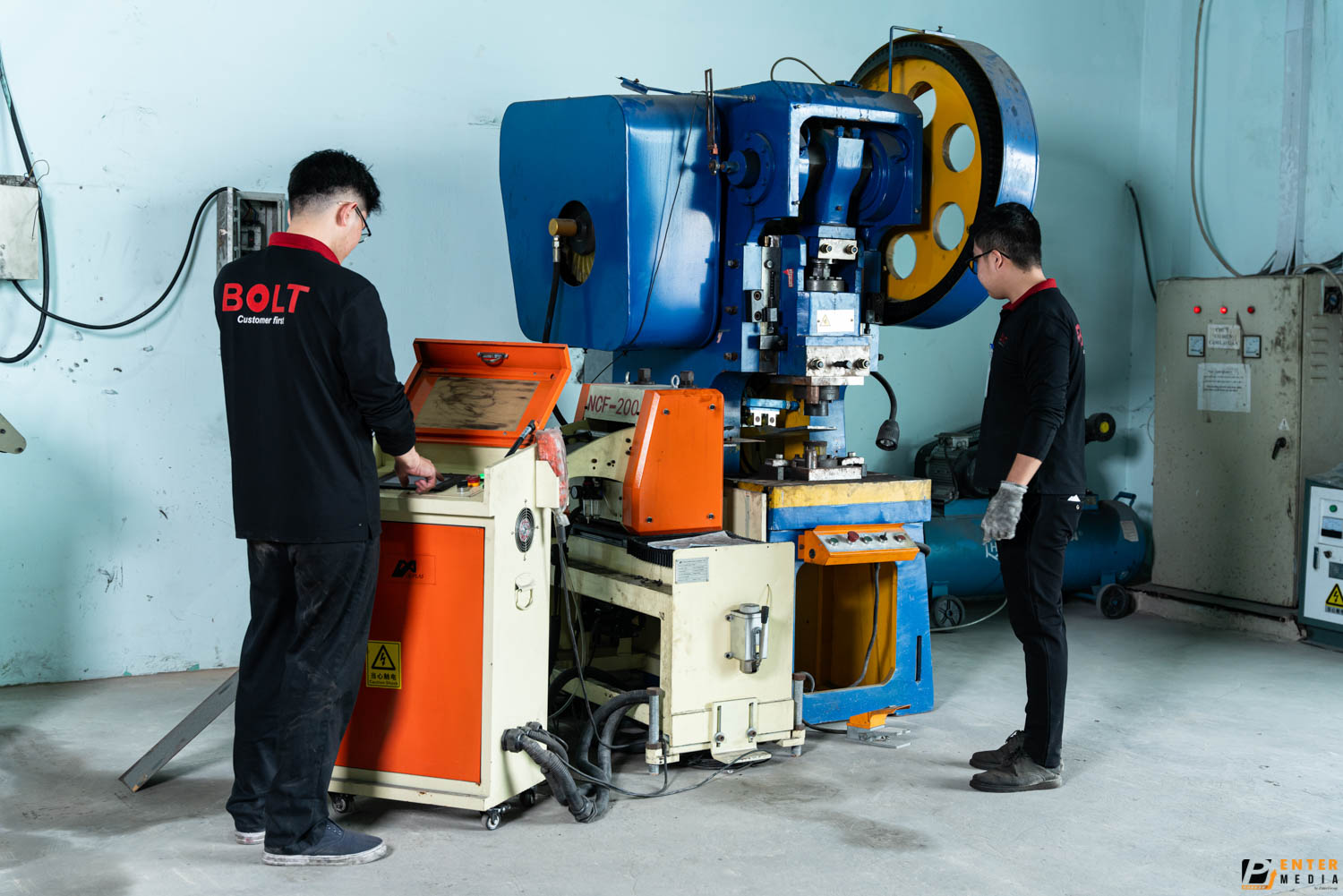 chup-brochure-doanh-nghiep-bold-vietnam-7-5178