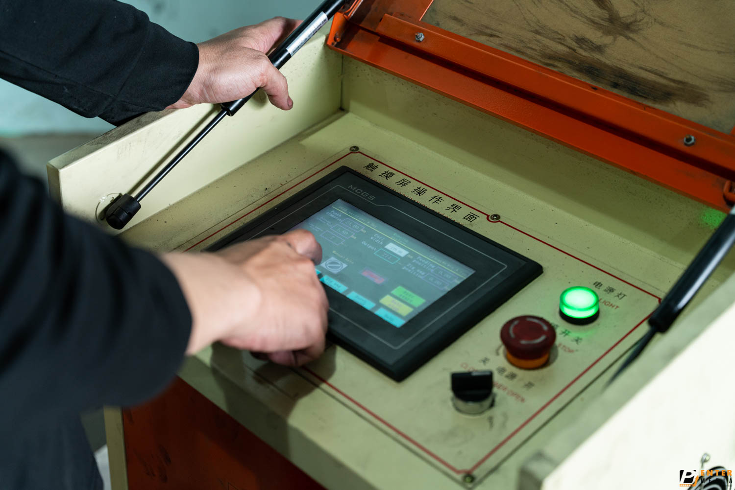 chup-brochure-doanh-nghiep-bold-vietnam-8-3589