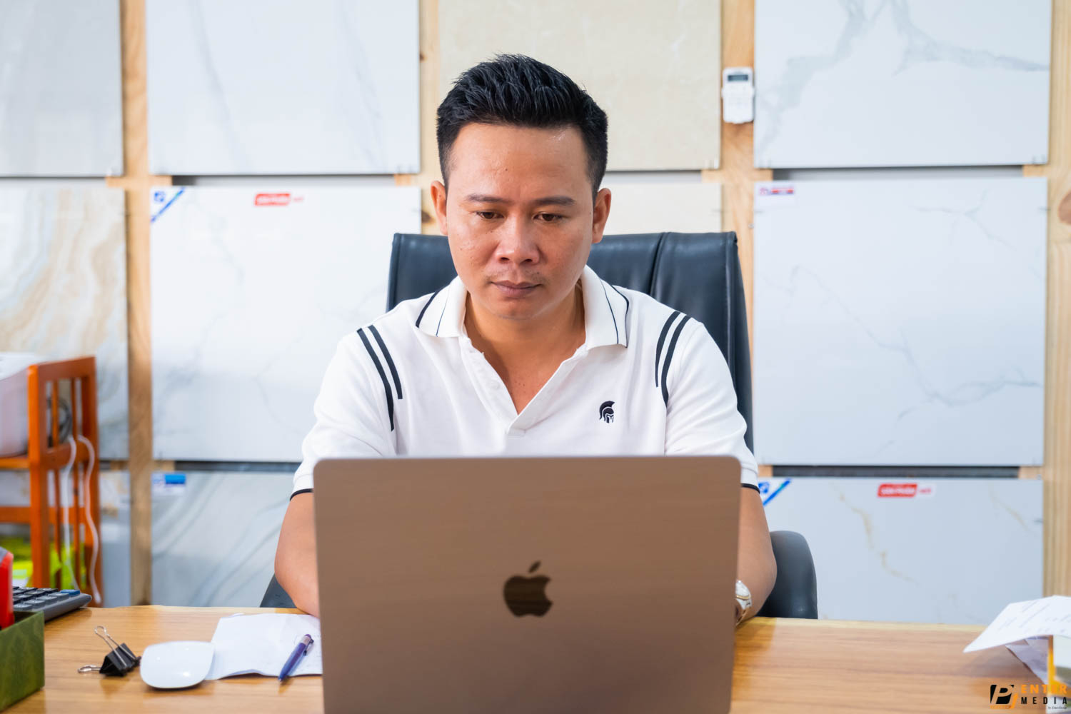 chup-brochure-doanh-nghiep-ton-phu-vinh-10-8040