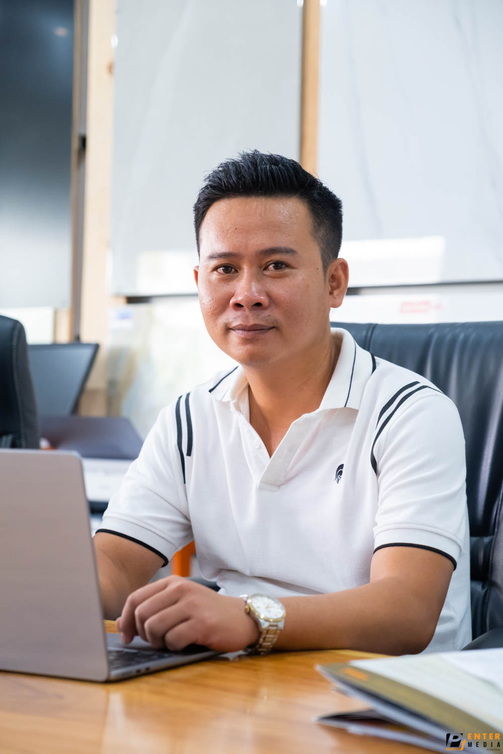 chup-brochure-doanh-nghiep-ton-phu-vinh-11-5444