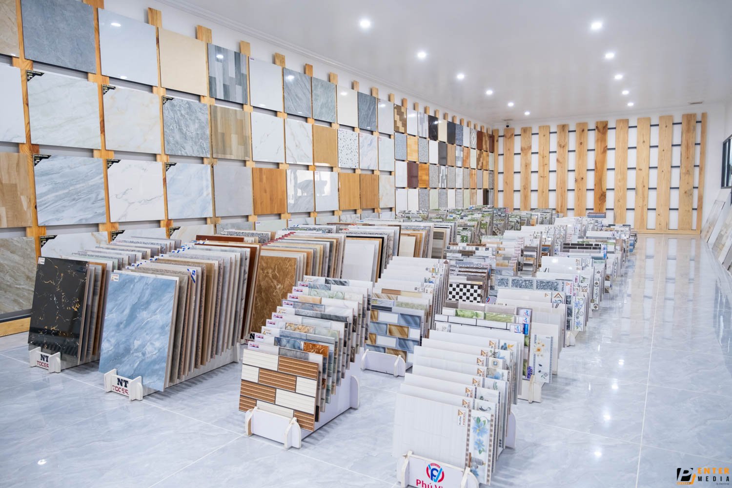 chup-brochure-doanh-nghiep-ton-phu-vinh-18-2314 (1)