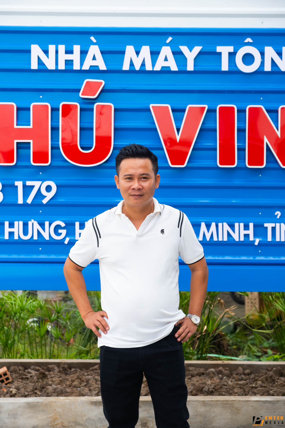 chup-brochure-doanh-nghiep-ton-phu-vinh-2-6023