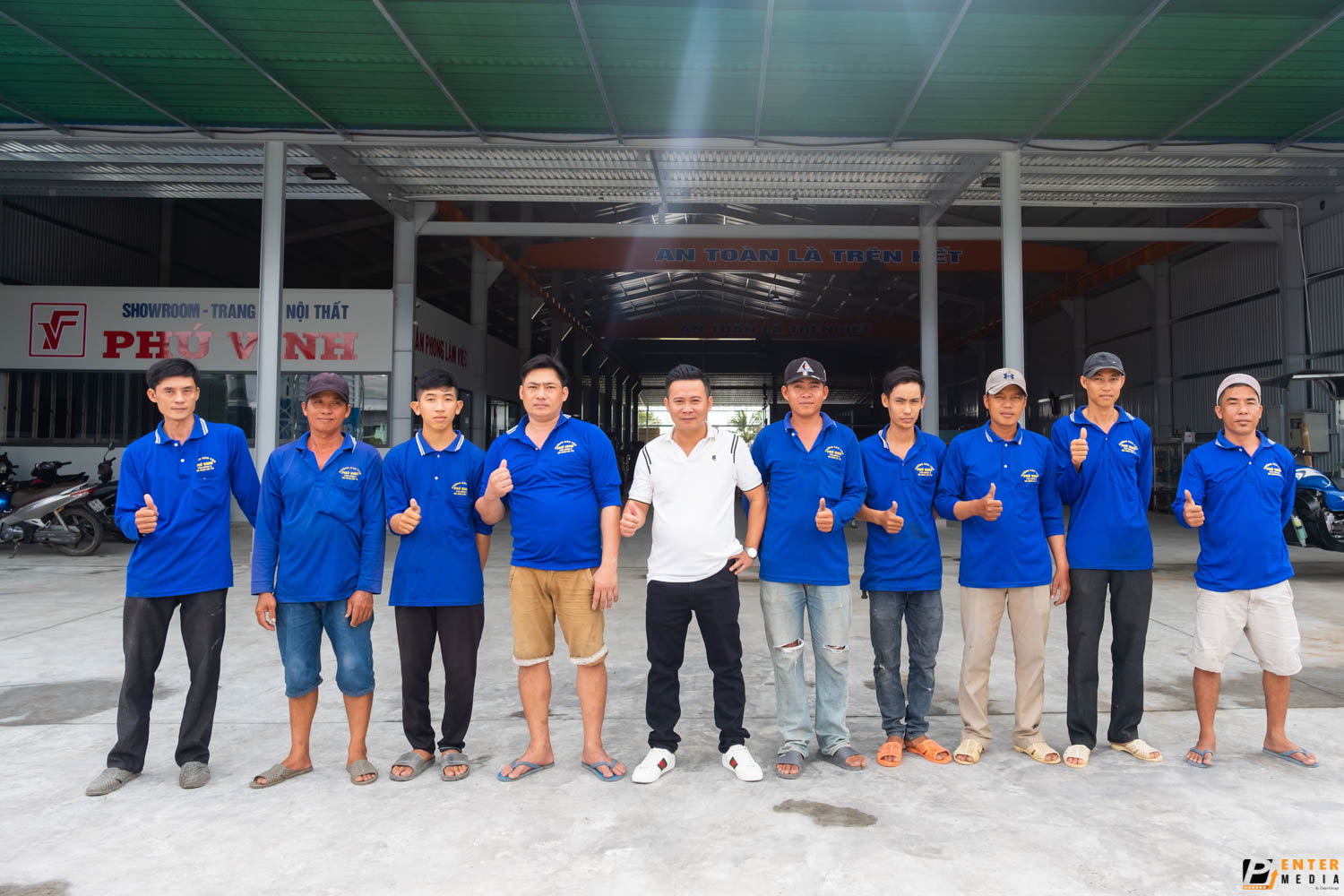 chup-brochure-doanh-nghiep-ton-phu-vinh-6-5718