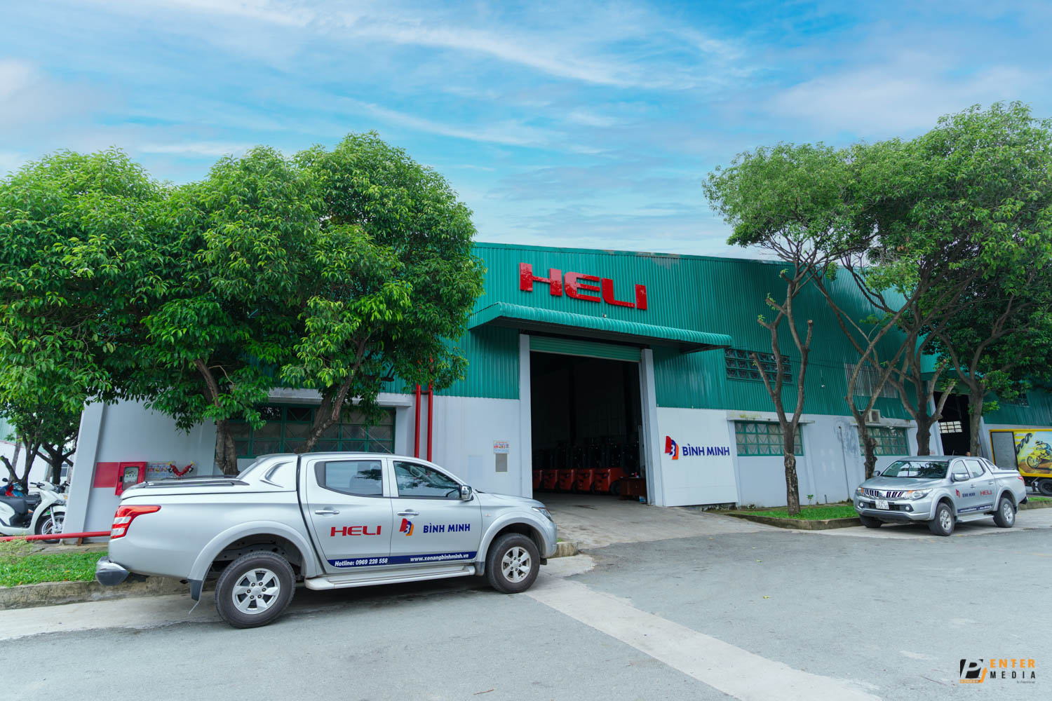 chup-brochure-doanh-nghiep-xe-nang-binh-minh-2-4551