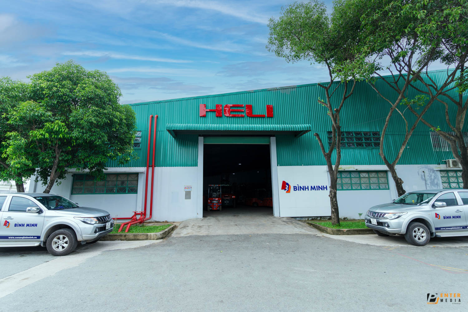 chup-brochure-doanh-nghiep-xe-nang-binh-minh-3-8255