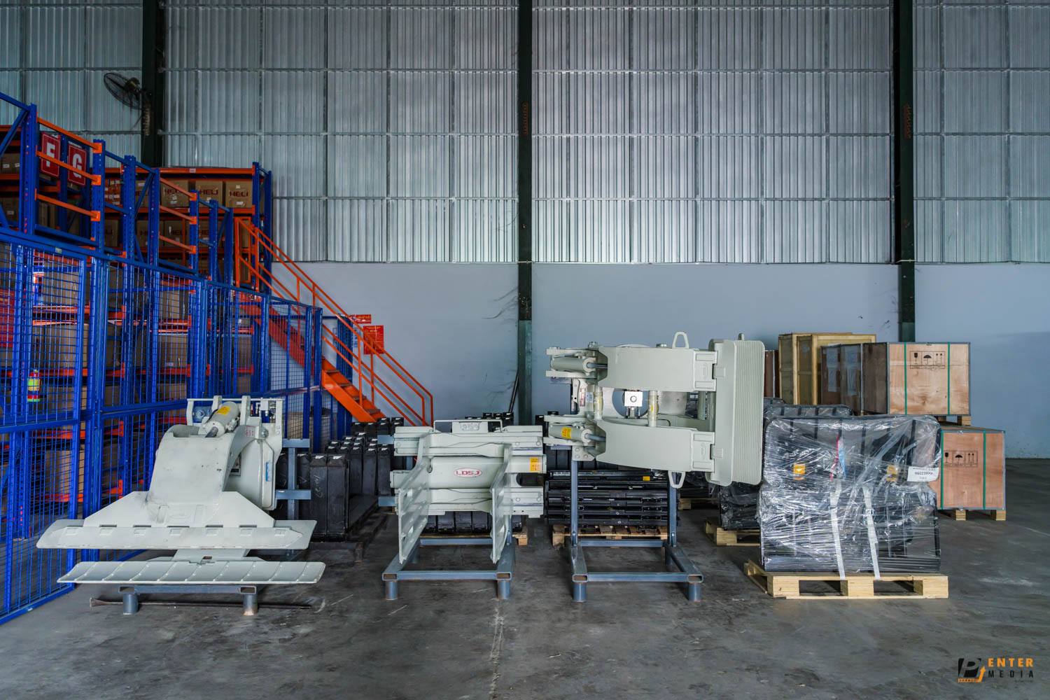 chup-brochure-doanh-nghiep-xe-nang-binh-minh-9-8499